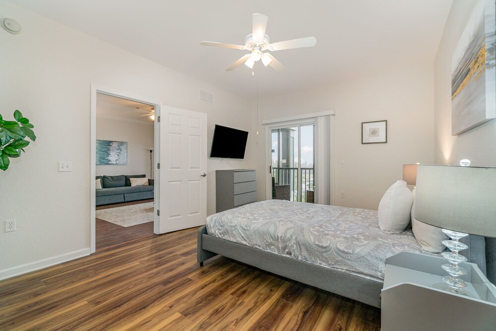 Upstay Modern 3BR Condo Pool Patio Near Disney