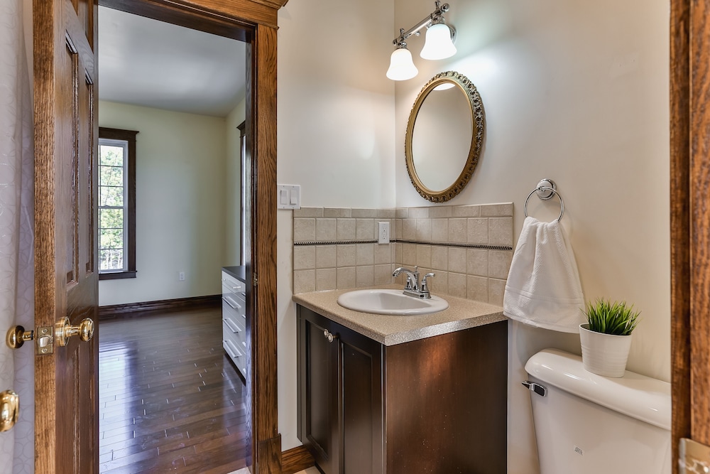 QuickStay Lake Simcoe Homestyle Cottage Private Beach