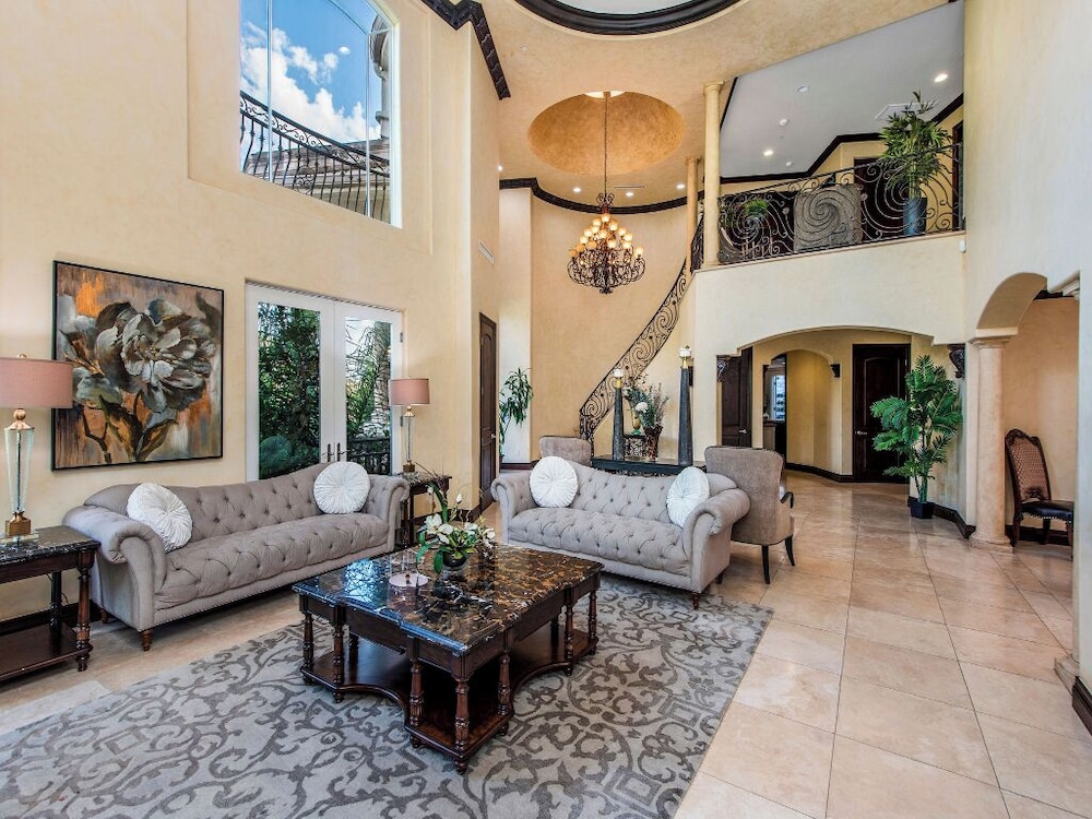 Robmar Mansion - Beverly Hills Mediterranean Estate With Pool & Sport Court