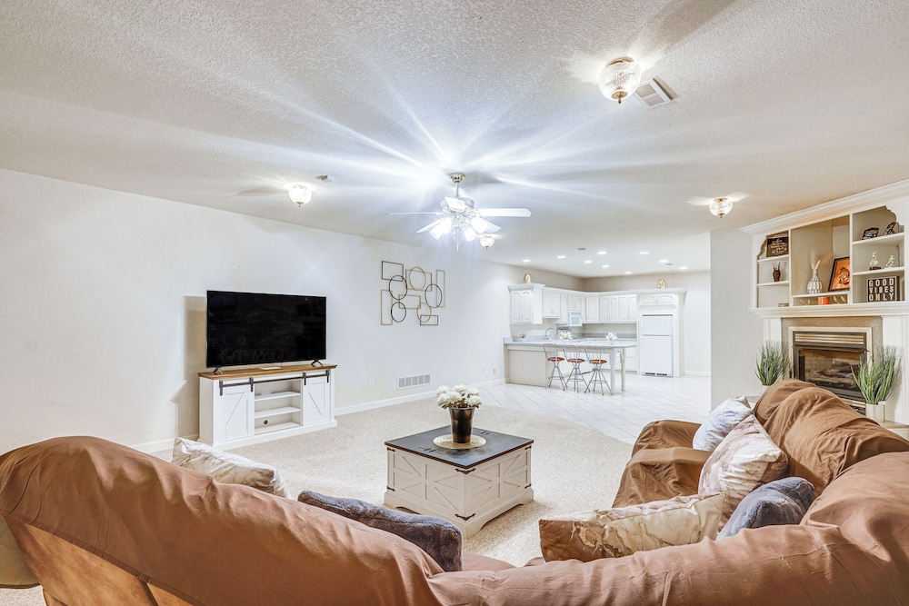 6 Mi to Town: Peaceful Lima Home!