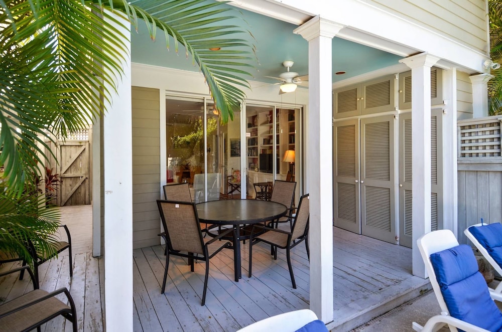 Tropical Dreaming by Avantstay 4 Blks to Beach Private Pool