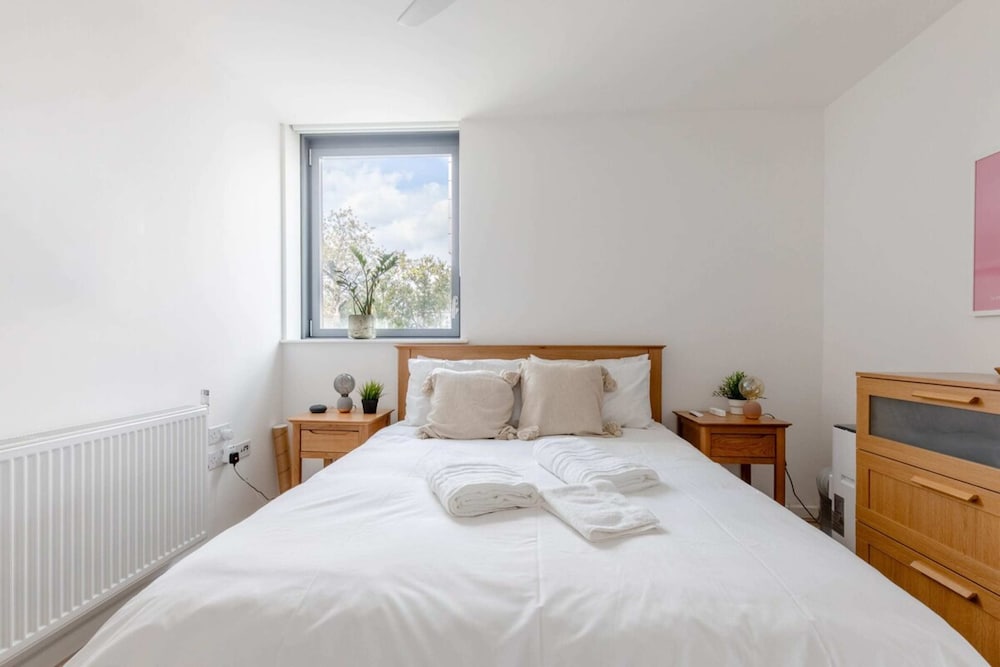 Funky 1BD High-rise Flat W/city Views, Angel!