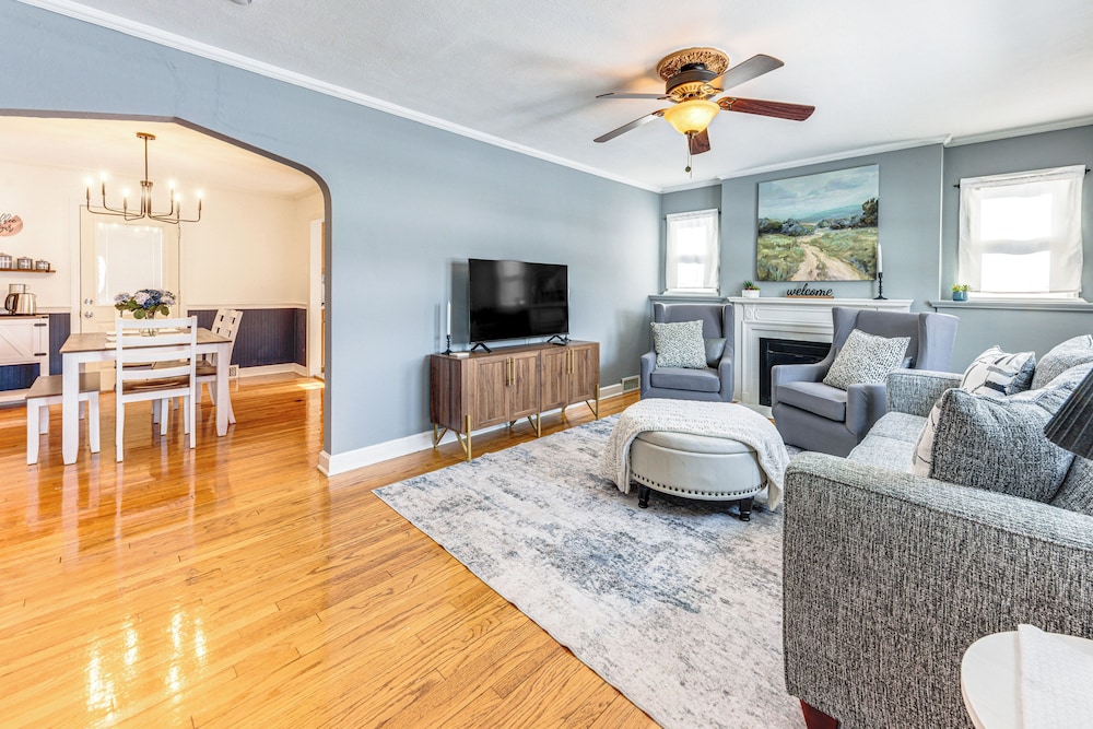 3 Mi to Hospitals: Inviting Rockford Home w/ Yard!