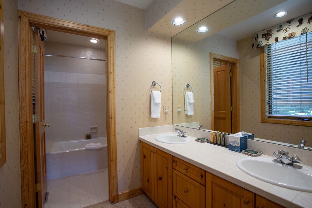 Trail's End Lodge at Deer Valley Resort - Two Bedroom Residence with Spa #401 2 Condo