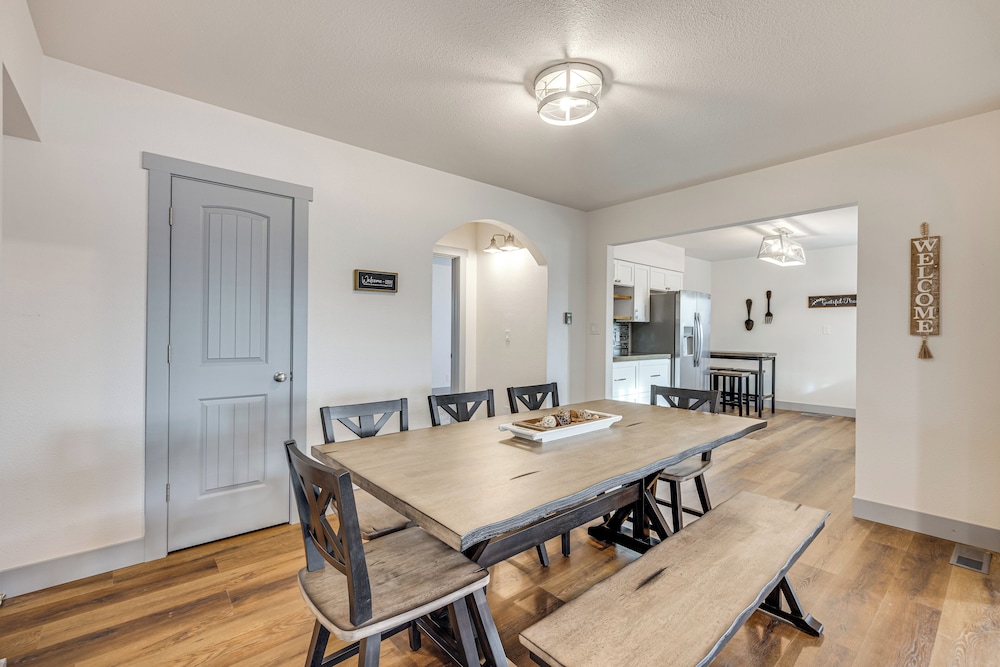 16 Mi to Paint Mines: Spacious Simla Home!