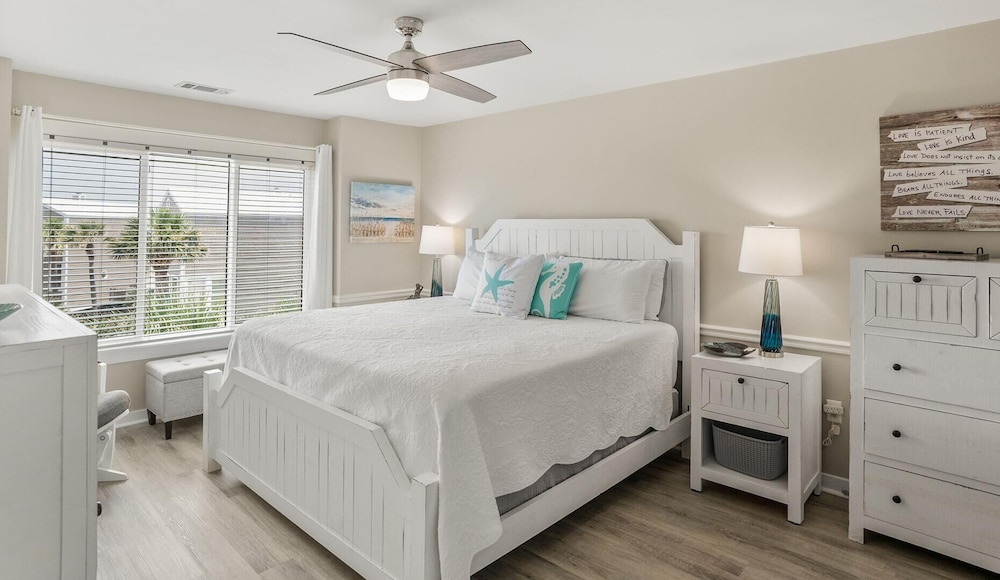 Condo with Resort Access - Great North Island Location
