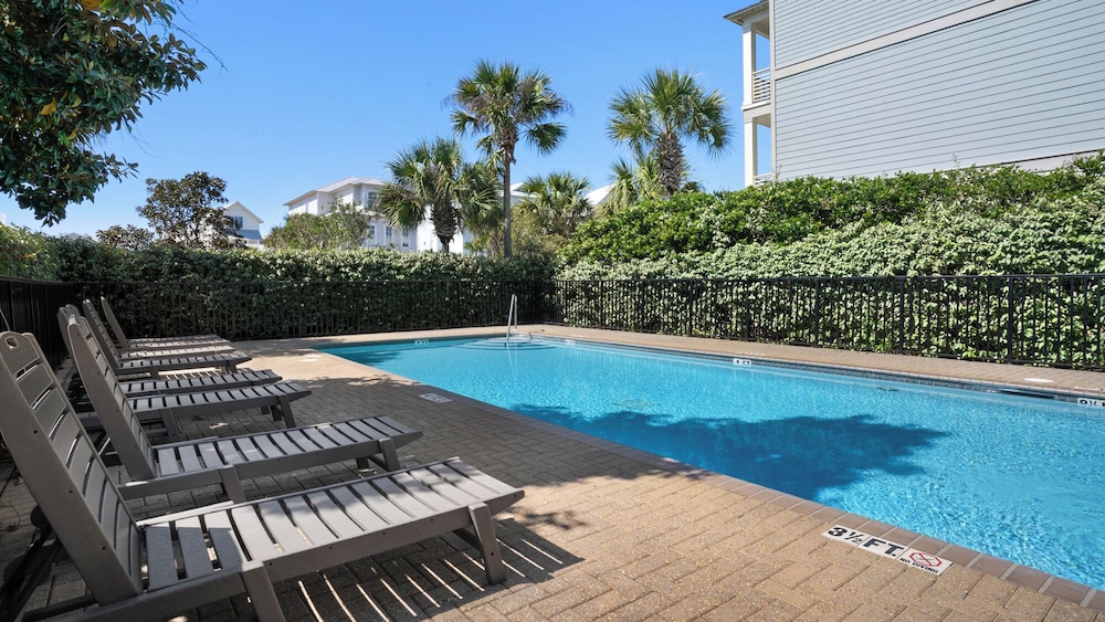 5BR Sleeps 14 in Seagrove Beach, Golf Cart, 6 Bikes, Pool + Free Attractions!