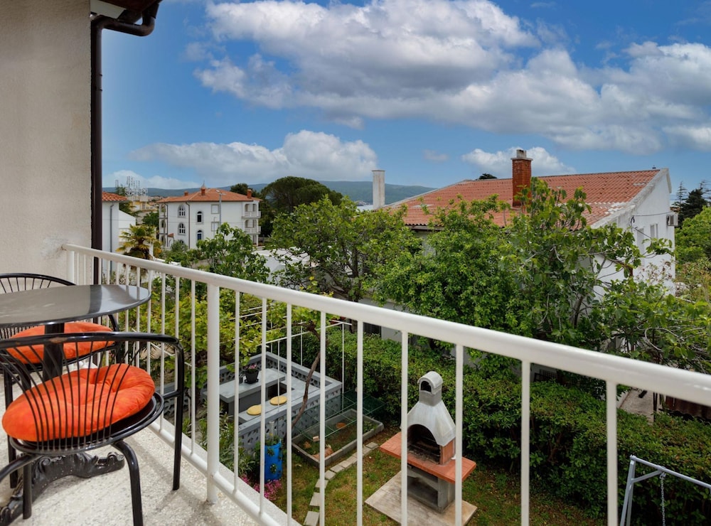 Charming and Tranquil Krk Center Apartment