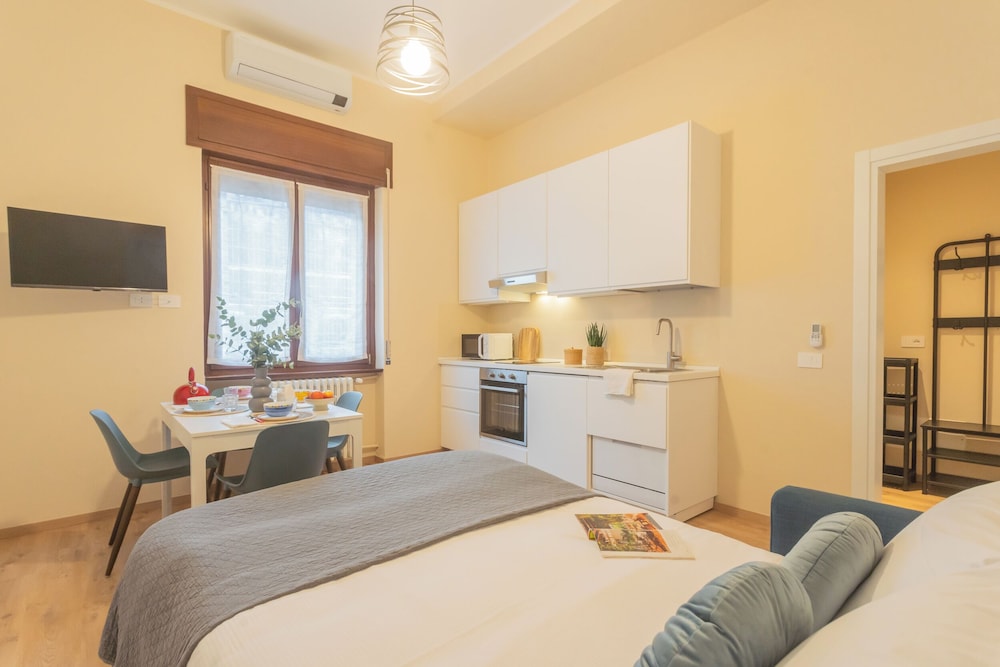 Simar Apartments nearby Como S.G. Train Station by Rent all Como