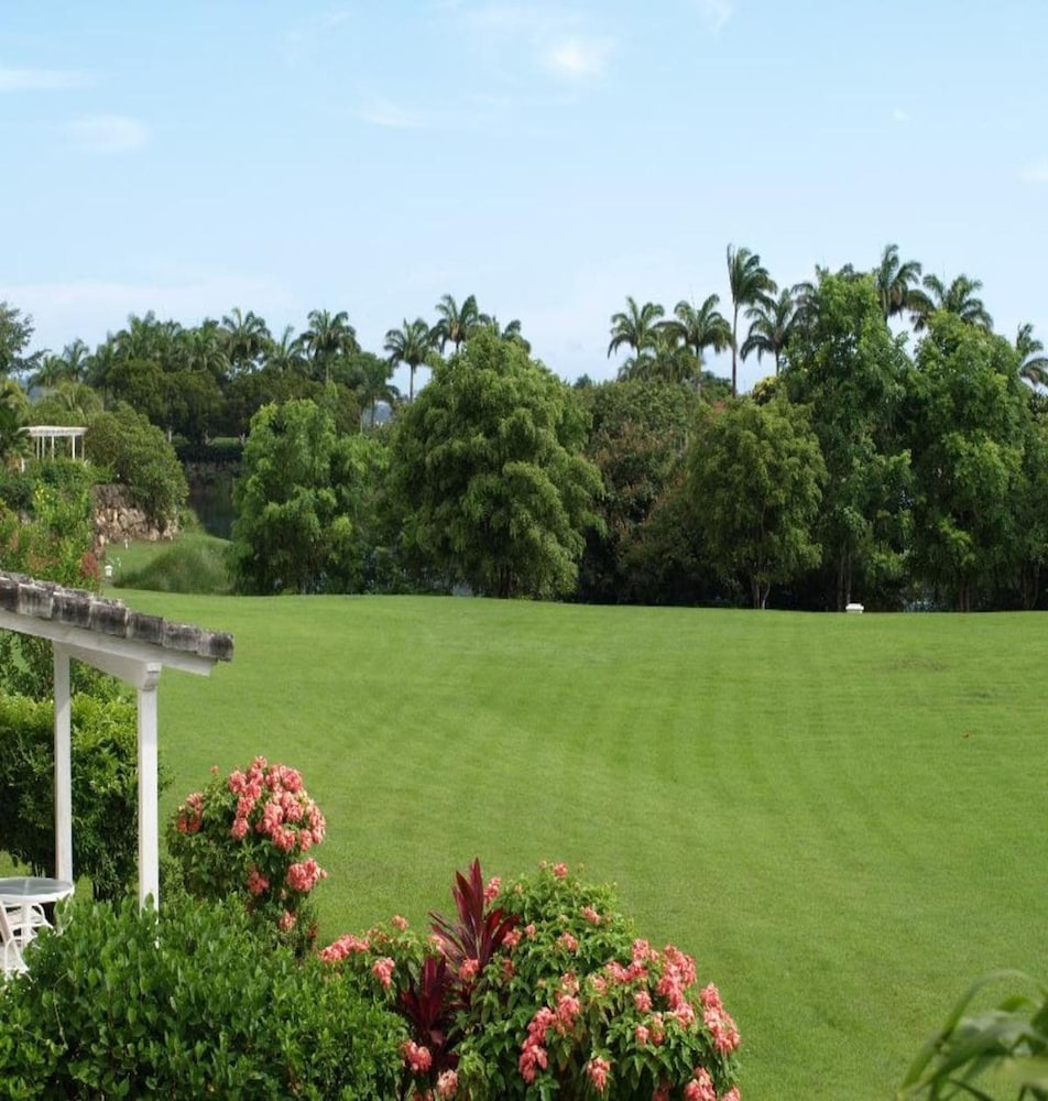 Paradise BDS - 3 B R Golf Villa at Rwml