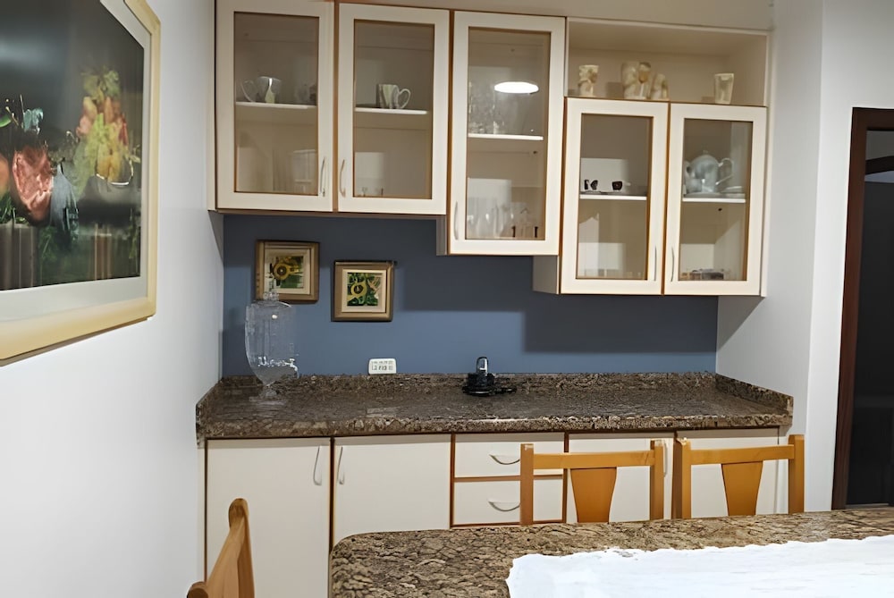 Casa 3 suites 1 quarto piscina AC 10 Hos