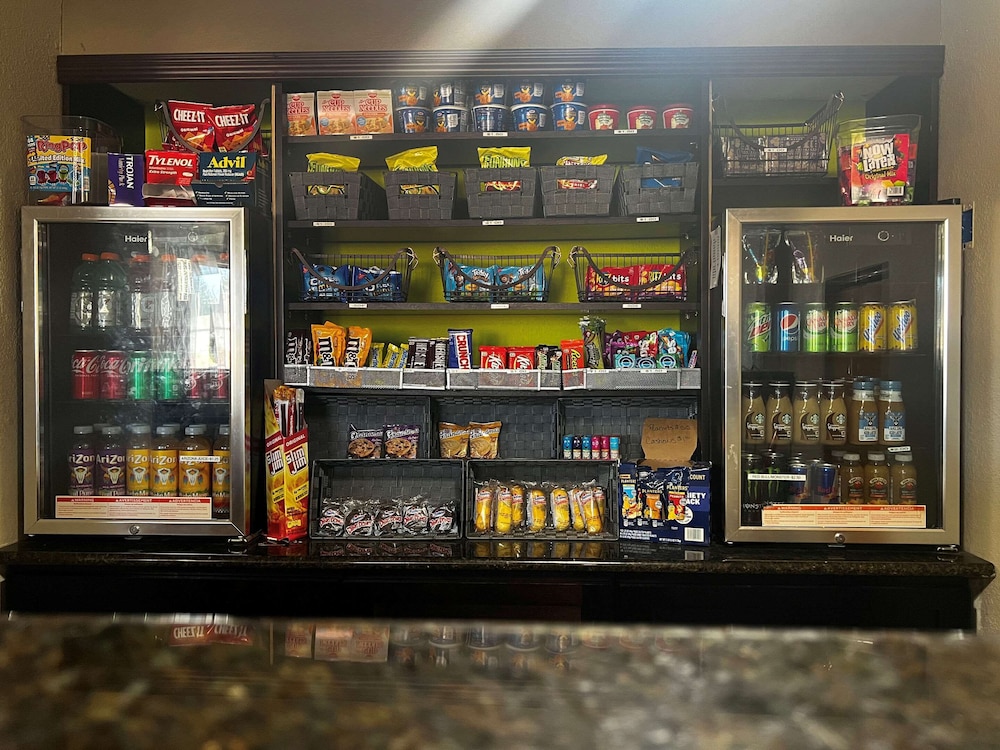 Spring Lake Vacations - Econo Lodge - Property Image 10