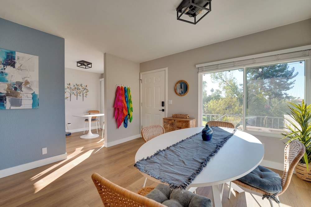 9 Mi to Downtown Tempe: Condo w/ Pool Access