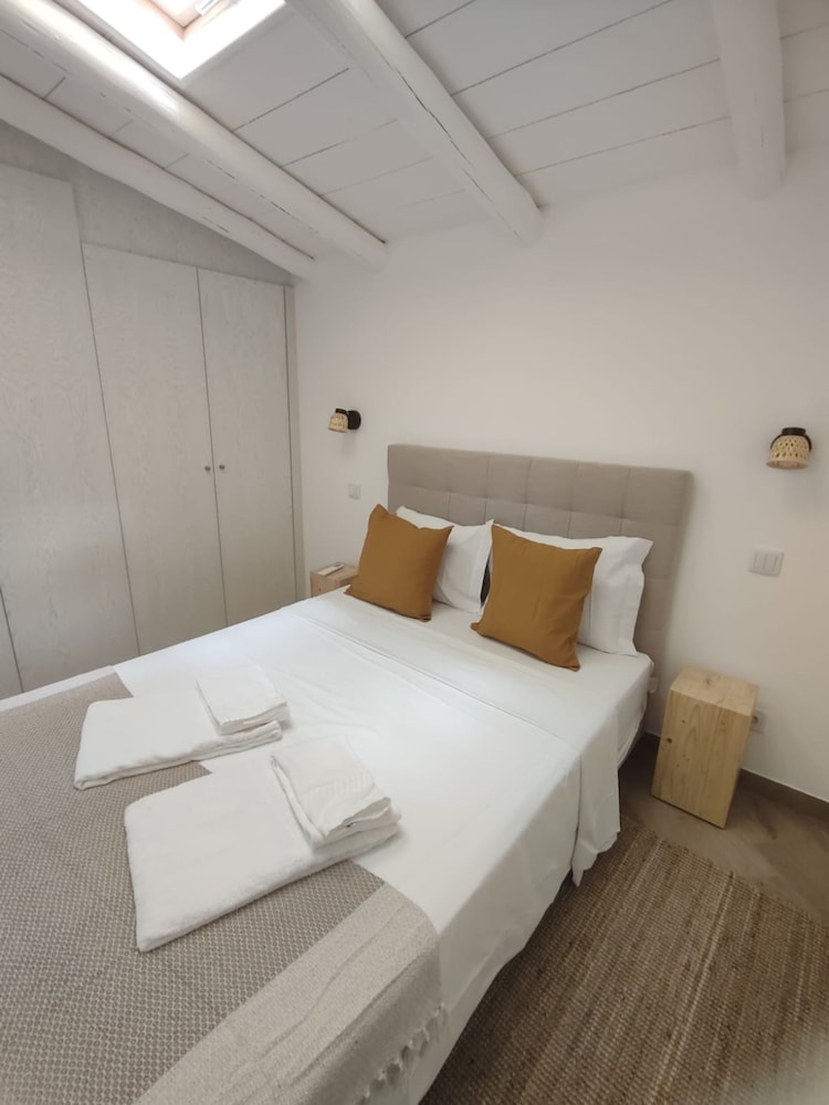 2 Floors Home Near Carvoeiro Slidesplash