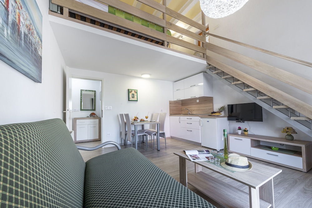 Cina Apartments