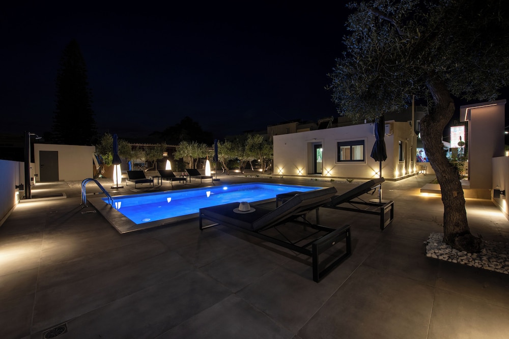Glafkos House with Pool near the Beach