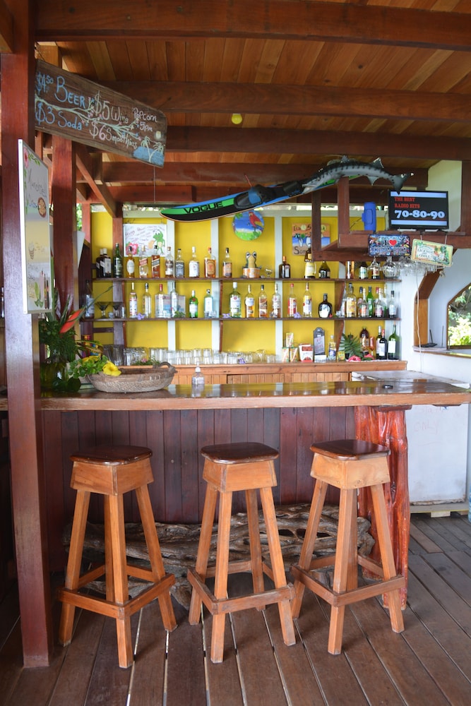 The Lookout Inn Lodge