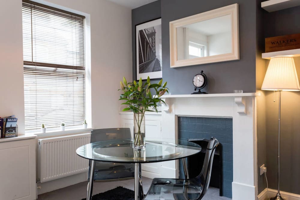 Ashton House, Luton - inhabit short stays
