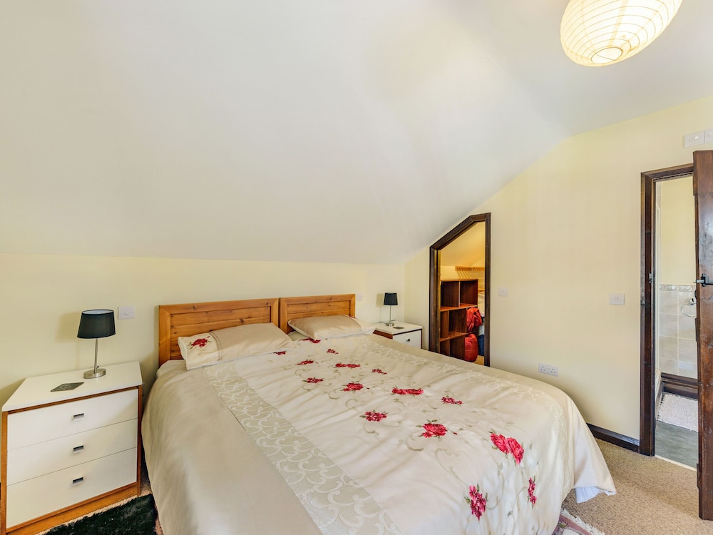 Yew Tree Cottage view 3