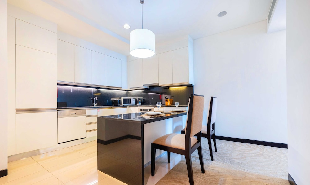 LUX | The JW Marina Suite