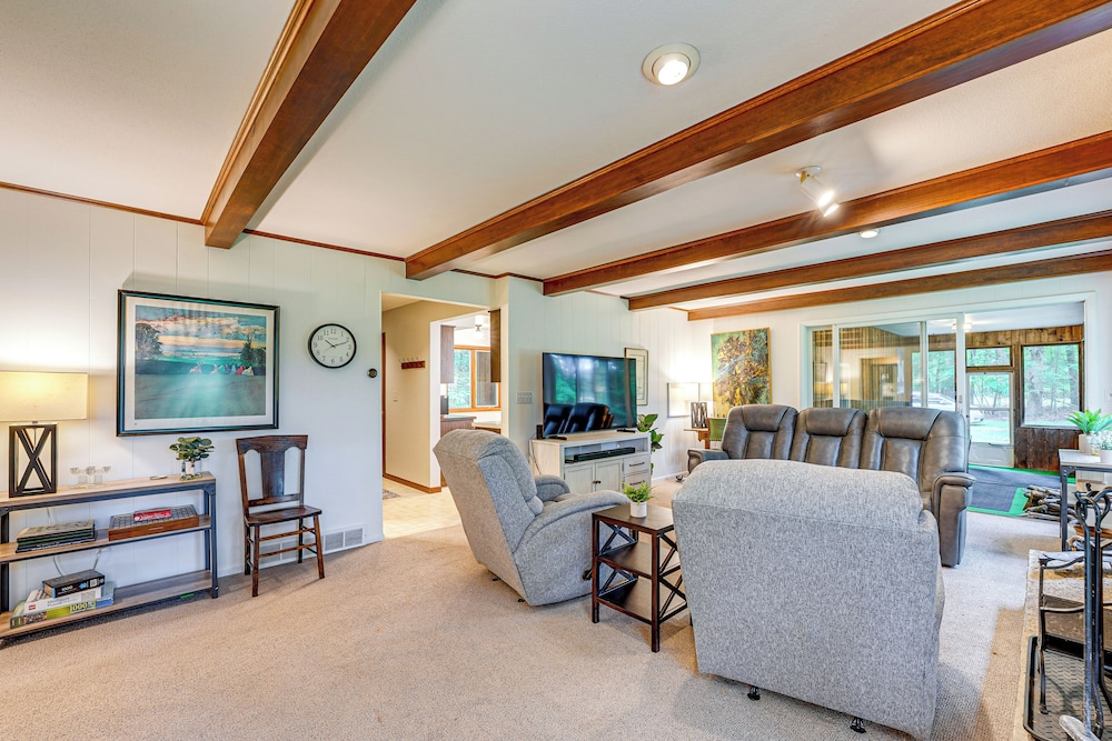 < 1 Mi to Lake Michigan: Peaceful Cabin w/ Yard!