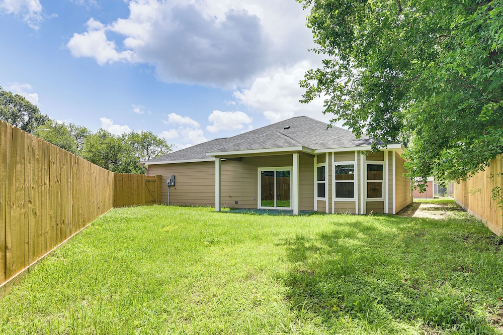 11 Mi to Dtwn Houston: Family Home w/ Yard