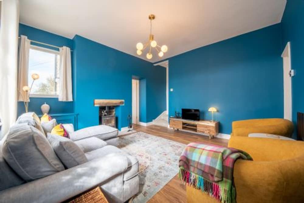 Host Stay Corner Cottage