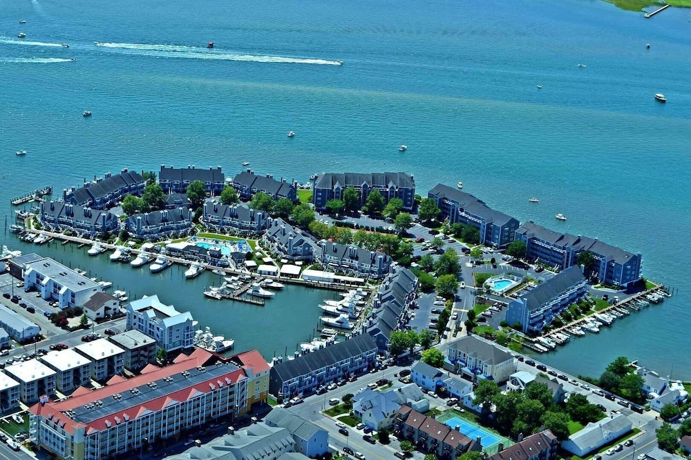 Harbour Island 403l 2 Bedroom Condo by RedAwning