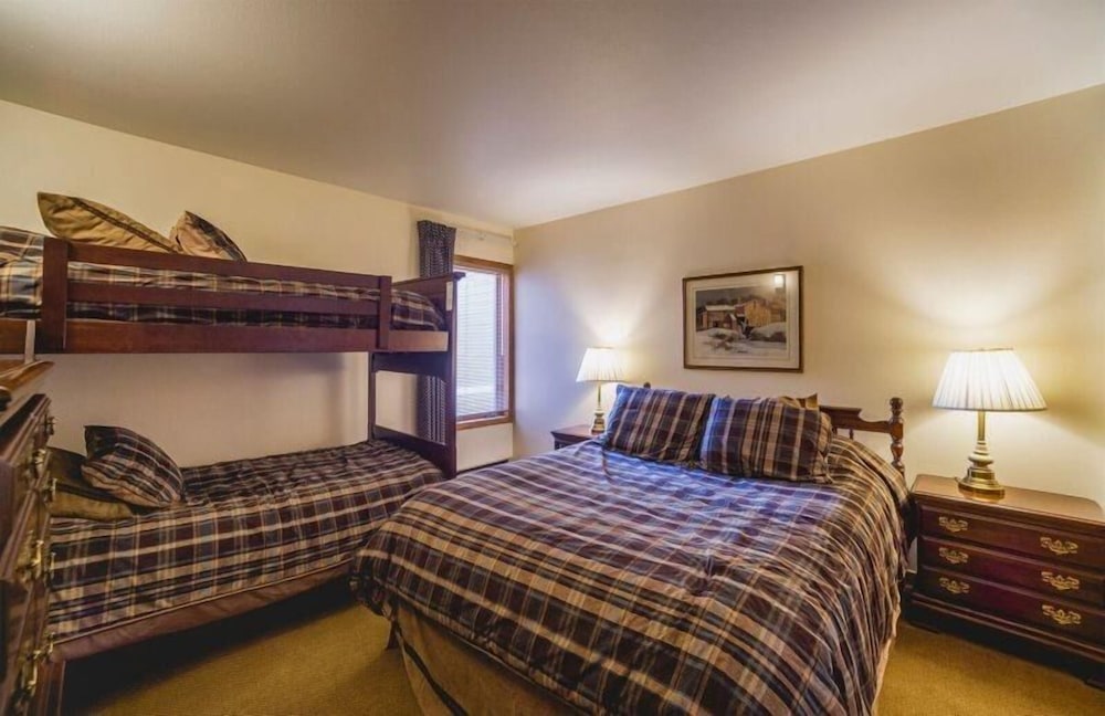 Ski Run Condominiums 2 Bedroom Apartment by Key to the Rockies