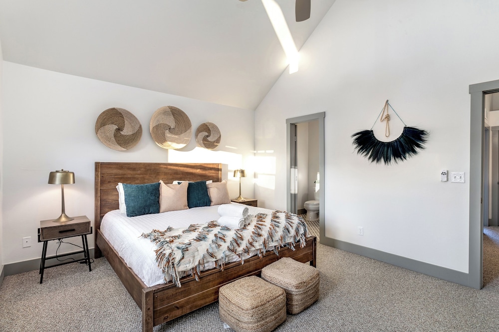 Spacious Retreat Near Old Town & Breweries