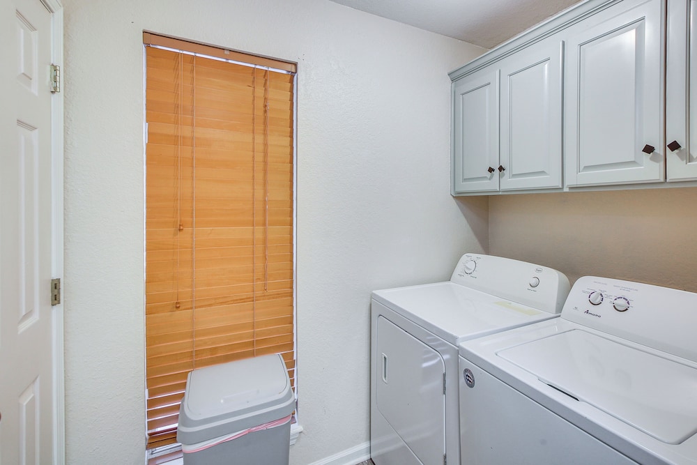 Townhome Near Lake Hamilton & Race Track!