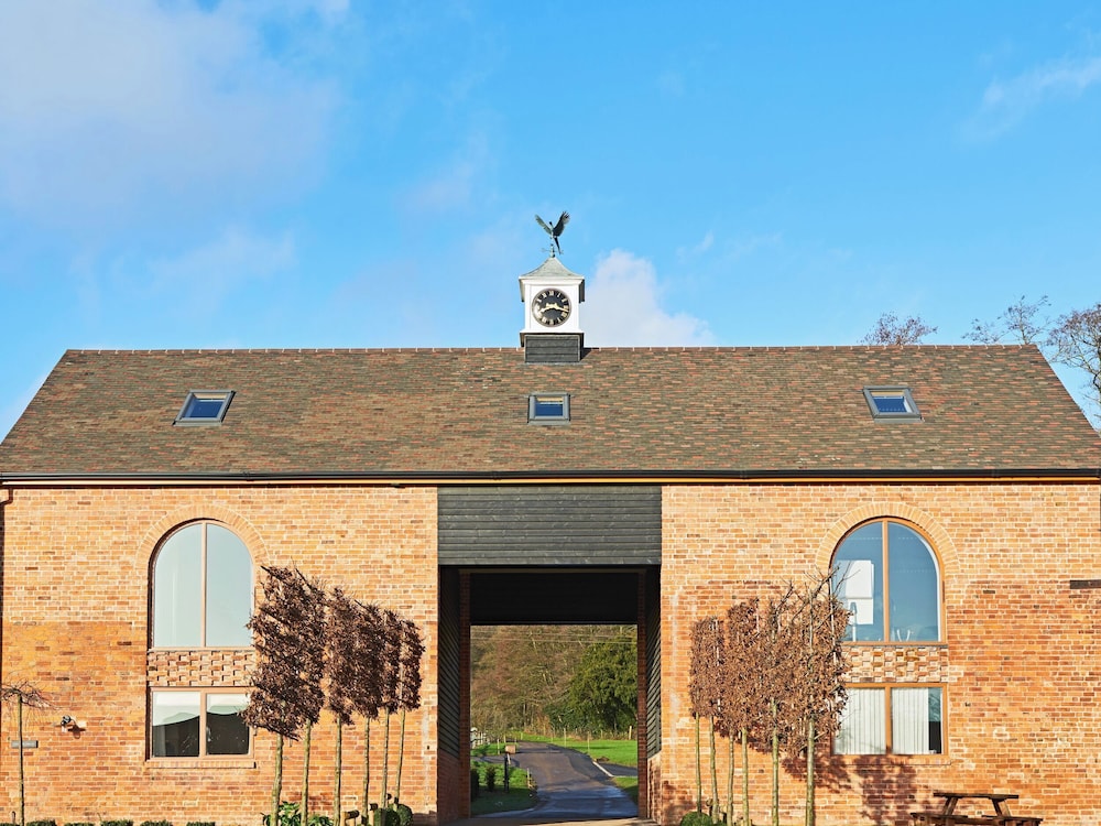 Fairoaks Barns