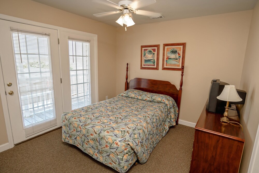 Bermuda Breeze D Holiday Home 8 bedroom By Affordable Large Properties