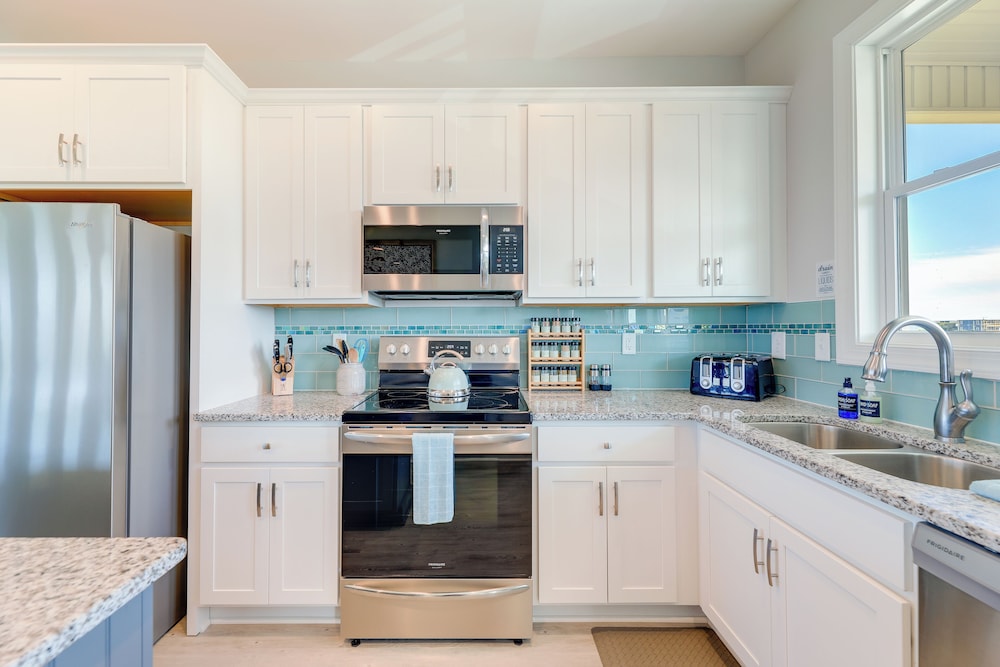 North Topsail Getaway w/ Panoramic Sound Views! view 5