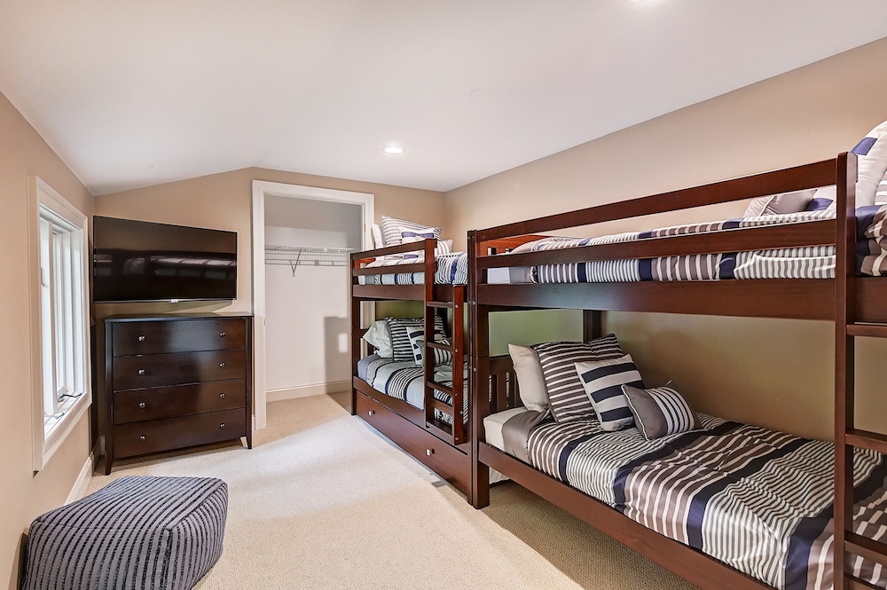 Butler Bliss by Avantstay Private Dock Views