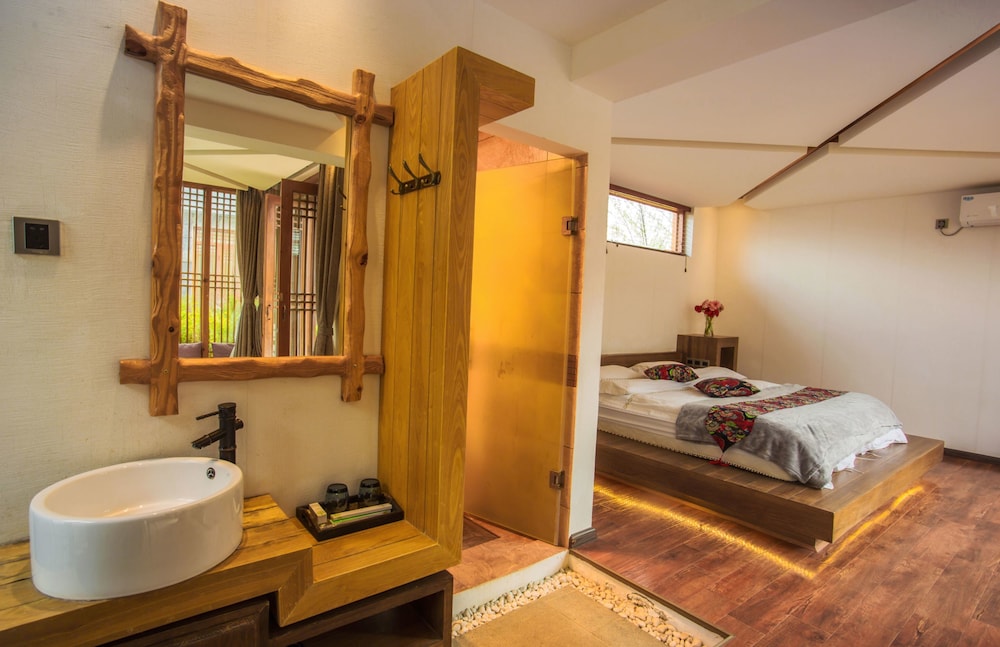 Yunzhong Baisha Lijiang Inn