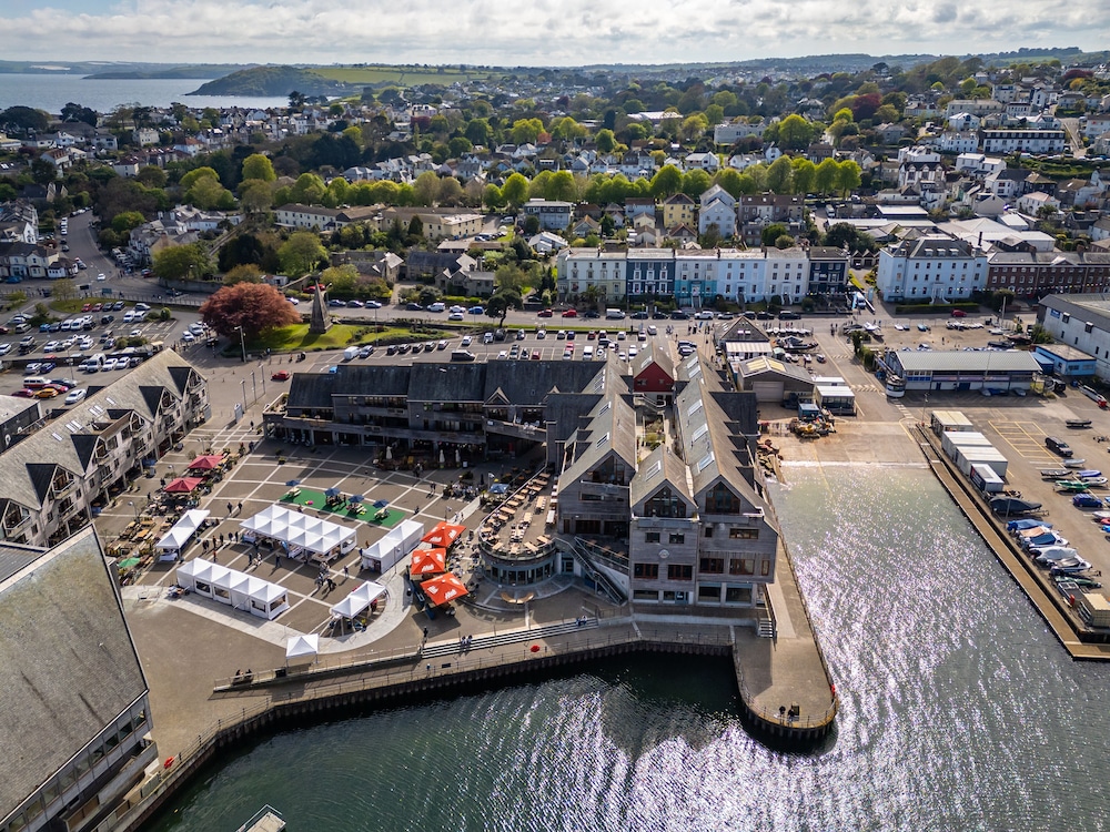 10 Maritime House