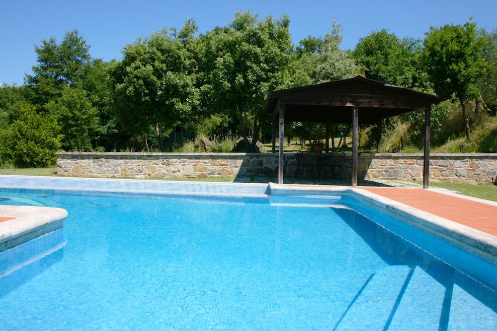 Stunning private villa for 8 guests with private pool, WIFI, TV, terrace, pets allowed and parking