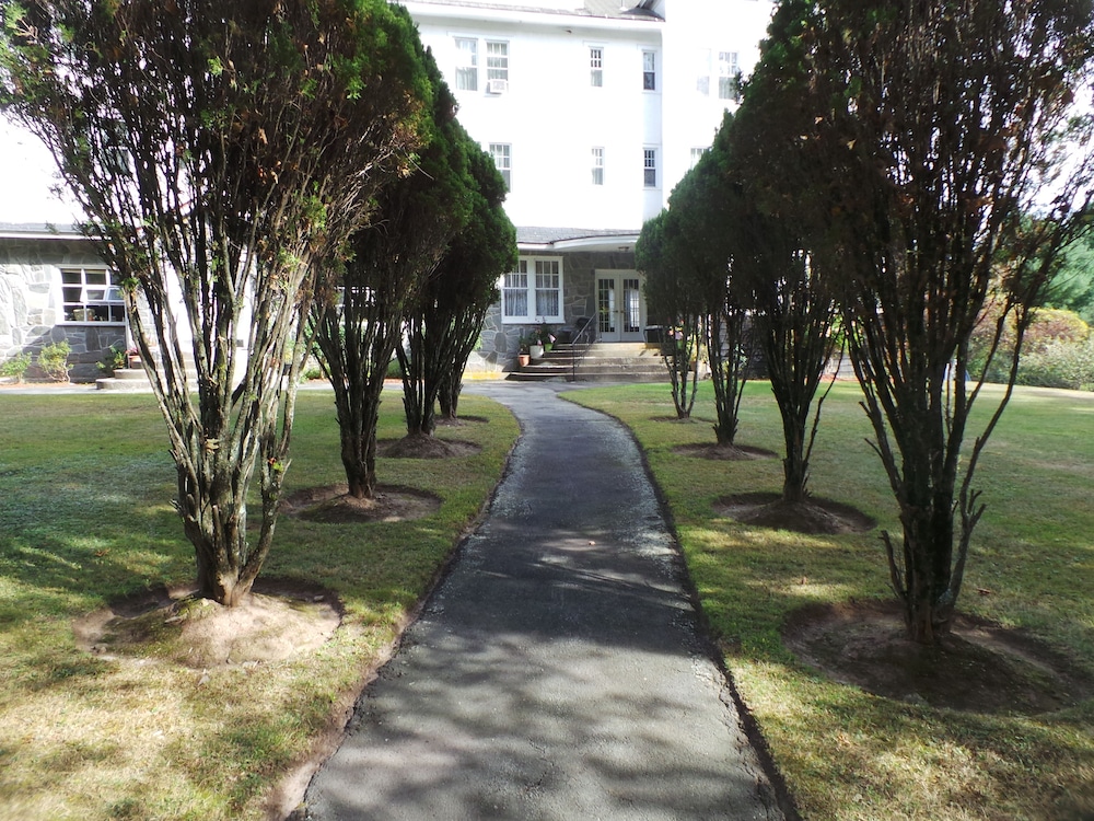 Kenoza Lake View Manor