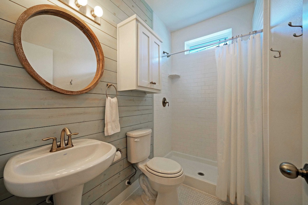 Coastal Escape w/ Pond Views + Pool Access Grahams Getaway by Avantstay