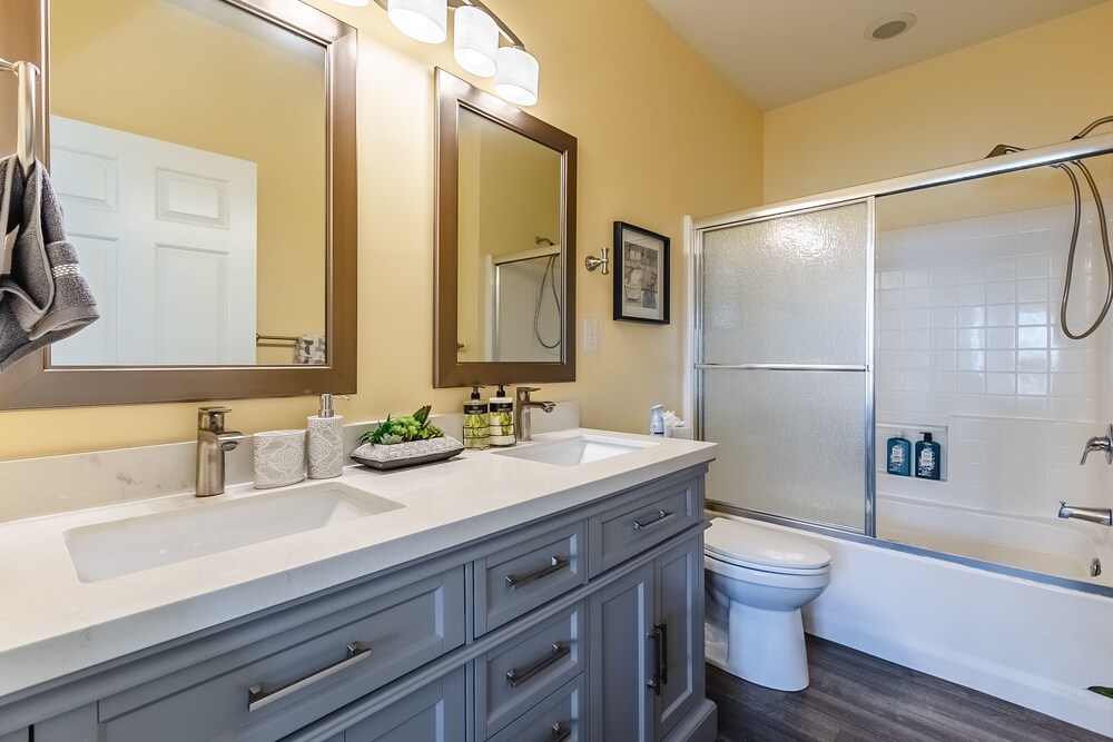 Magnolia Pointe Luster Leaf 4843-302 3 Bedroom Condo