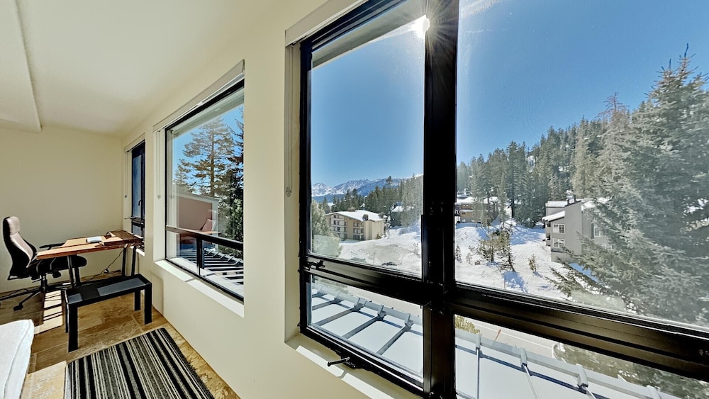 Gorgeous Remodeled Condo With Views Of Mammoth Mountain! by RedAwning