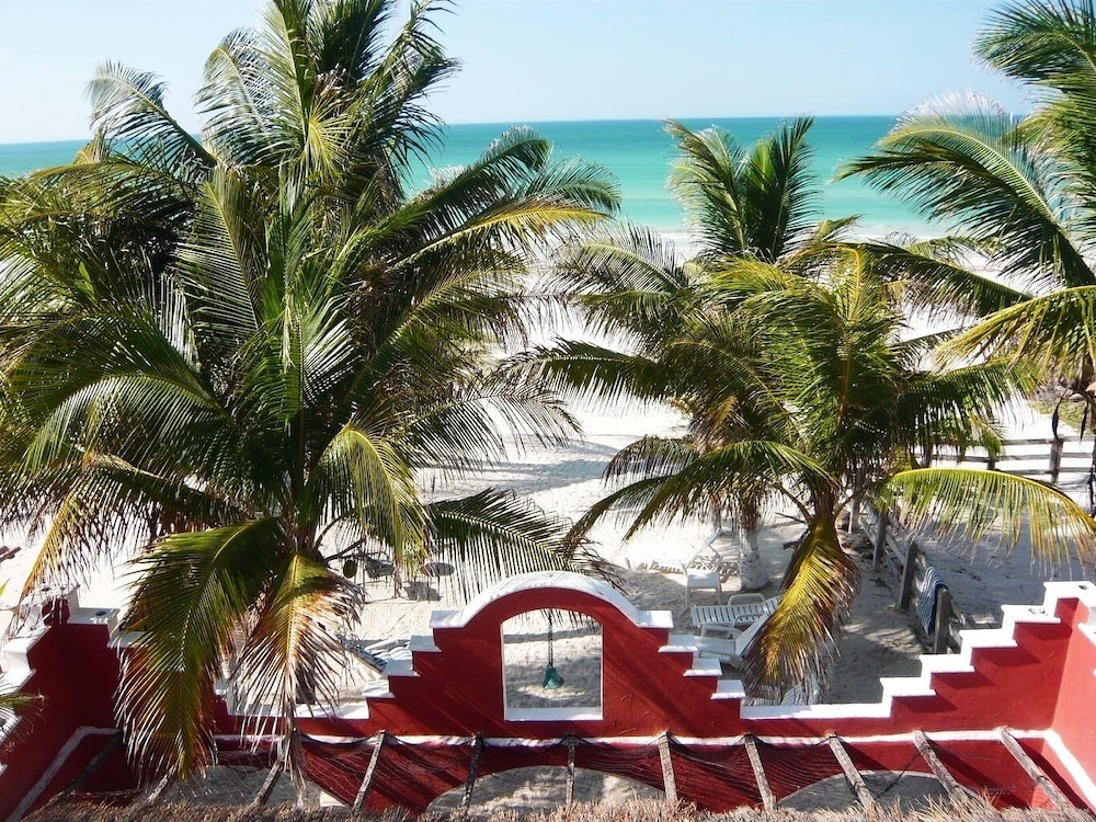 Casa Maya Lodge Robinson Crusoe Style — Mexico City