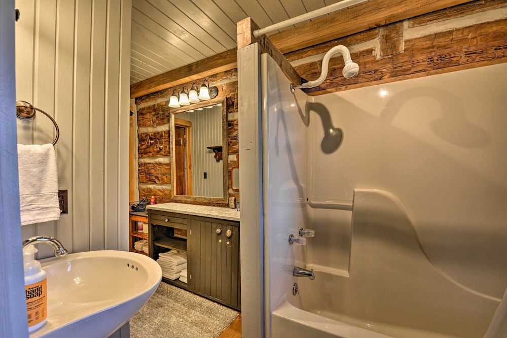 Cabin Near Boone w/ Hot Tub  Mountain Views - Property Image 33