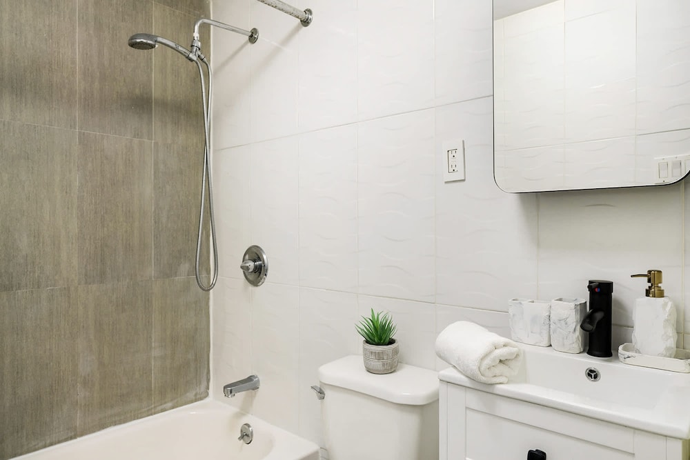 26-1c Gramercy Large 1BR WD