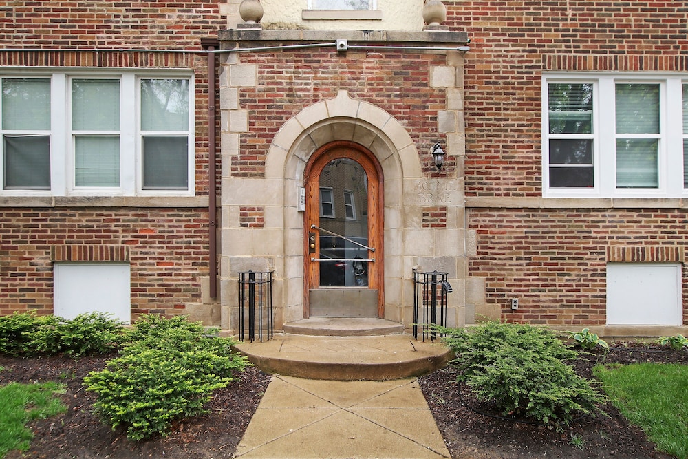 Harmonious 2BR Apt - Lockwood 3