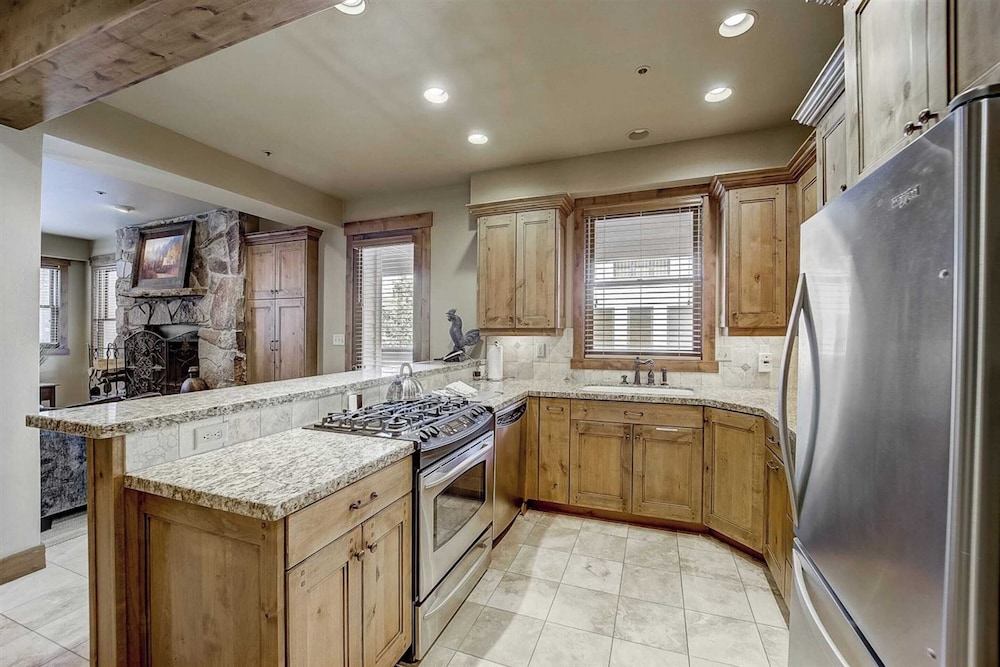 7 Condos, Ski-in/ski-out + Hot Tubs Sleeps 30 Mont Cervin by Avantstay
