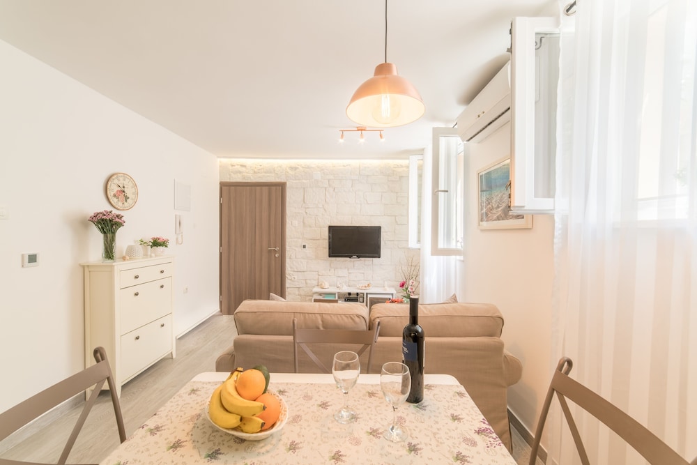 Apartment Nona near Beach