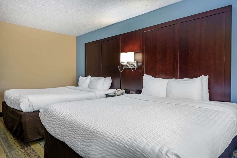 Lexington Vacations - Clarion Hotel Conference Center - North - Property Image 34