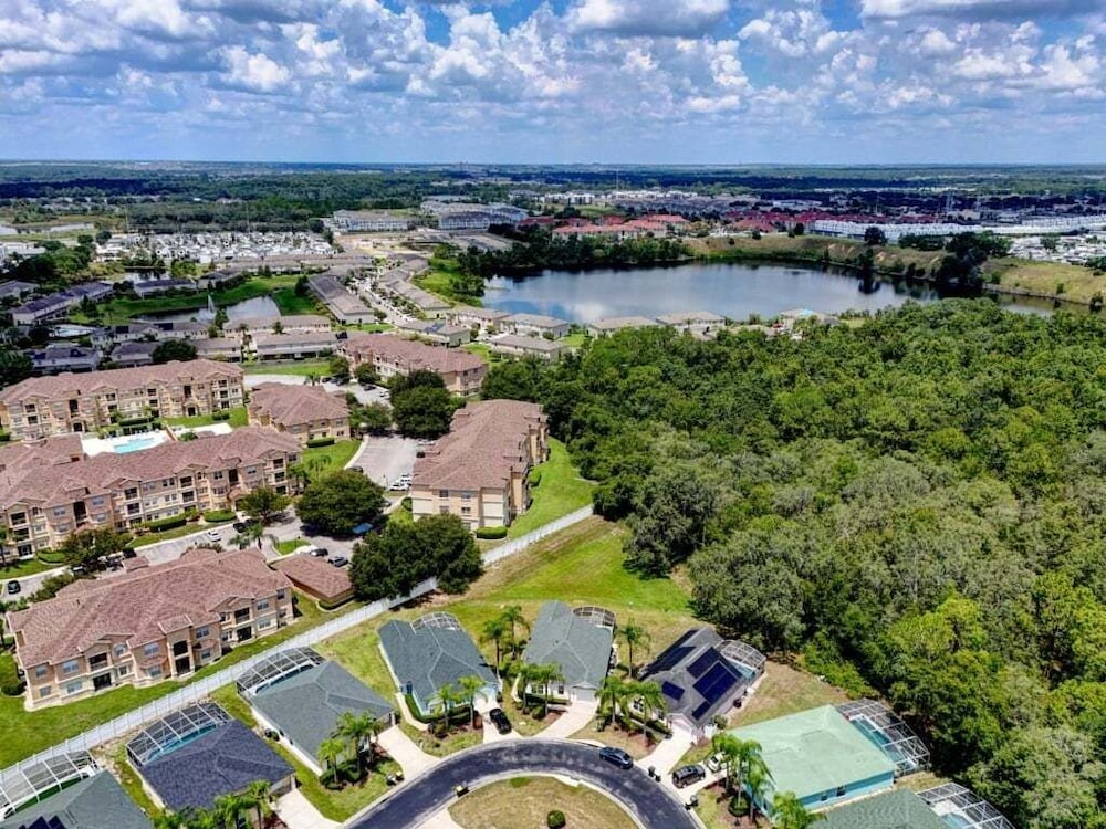 Reserve Retreat - Gated 4br With Pool Near Disney 4 Bedroom Villa
